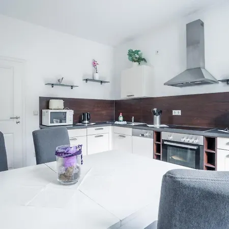 Park - #1-8 - Stilvolle Zentrumsnah Διαμέρισμα *